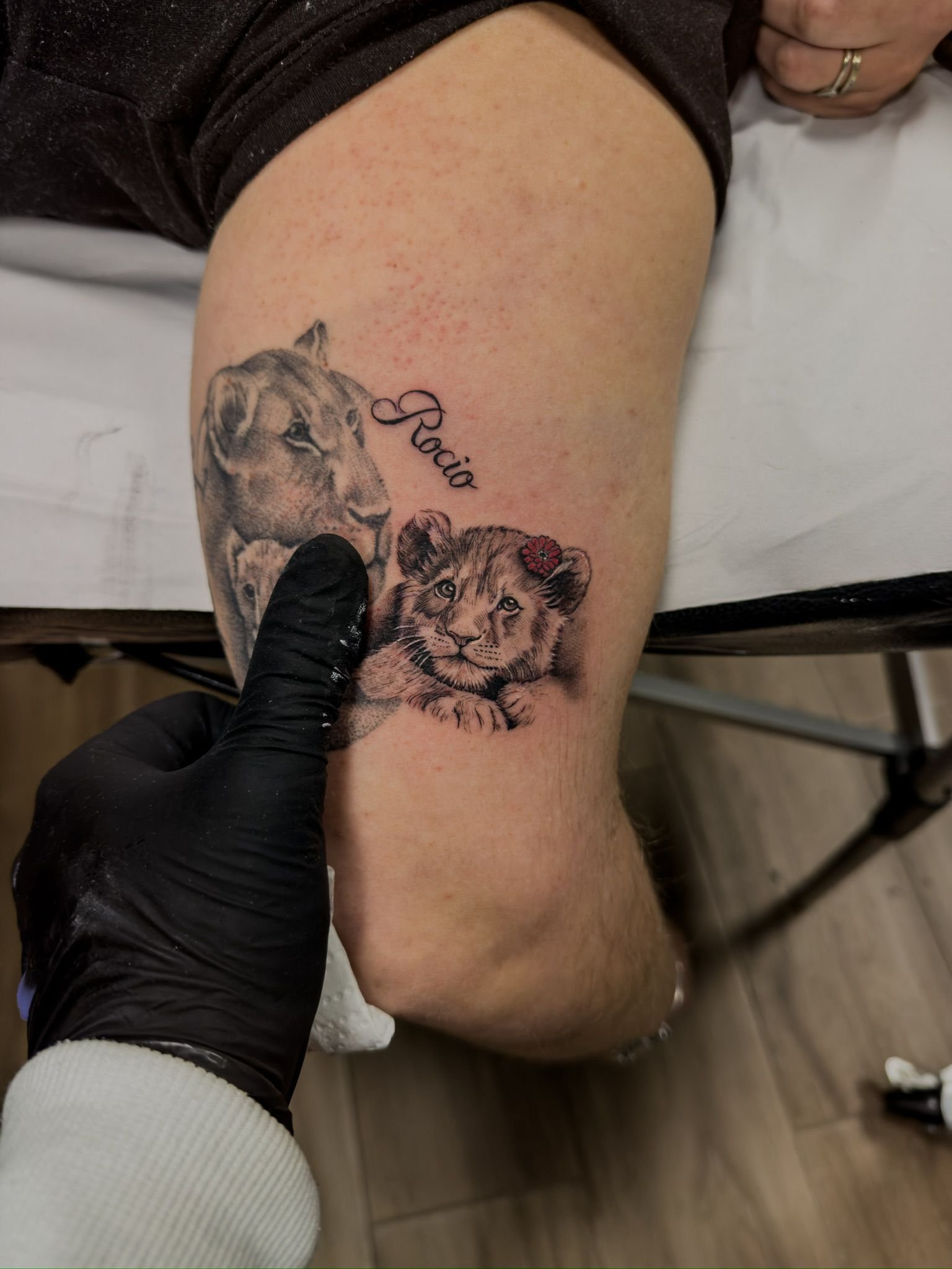 Tatuajes de Leona con cachorro león